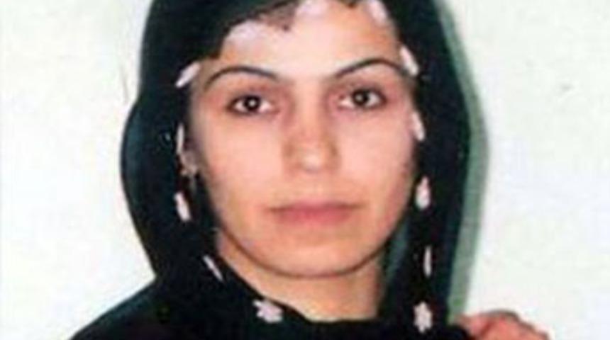 &Ccedil;ocukları i&ccedil;in canlı bombanın &uuml;zerine atladı