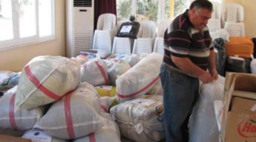 Altınoluk&rsquo;tan 400 koli Van&rsquo;a g&ouml;nderildi