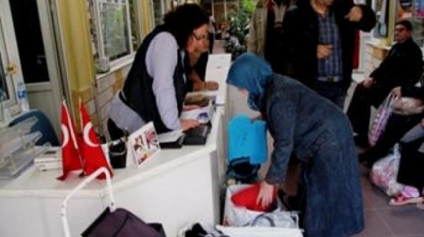 Burhaniye Belediyesi'nden Van&rsquo;a yardım k&ouml;pr&uuml;s&uuml; kuruldu