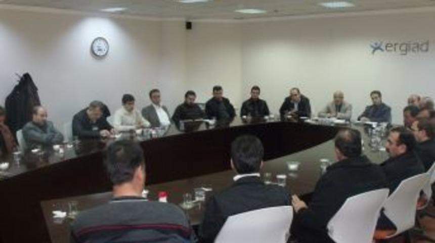 Erzurumlu mobilya &uuml;reticileri ile satıcıları sekt&ouml;r&uuml;n sorunlarını masaya yatırdı