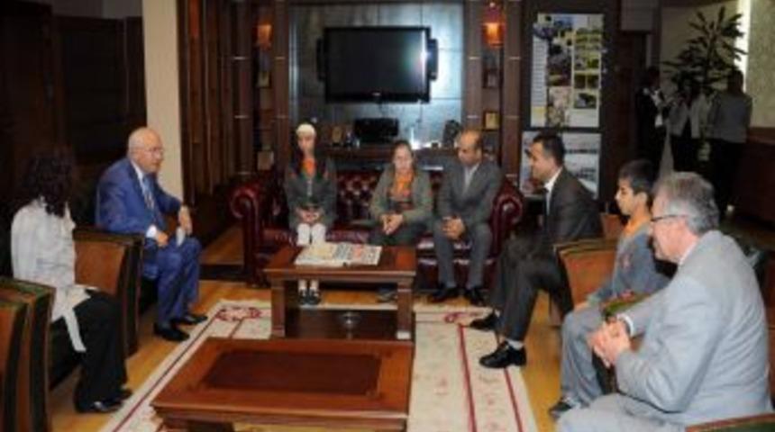 Başkan Yaşar, g&ouml;rme engelli &ccedil;ocuklarla buluştu