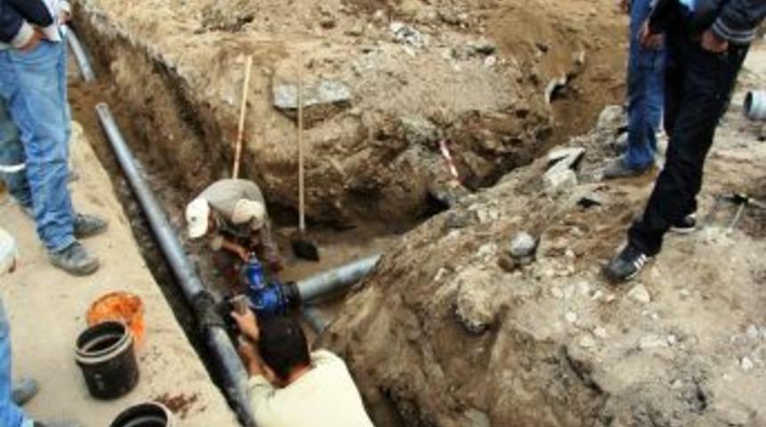 Burhaniye&rsquo;de eski su hatları yenileniyor