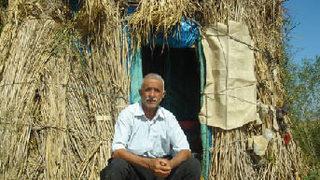 48 yıldır kulübede yaşıyor