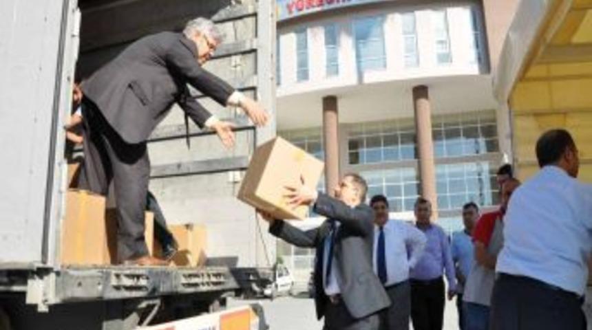 Y&uuml;reğir Belediyesi'nden Van'a bir TIR dolusu yardım