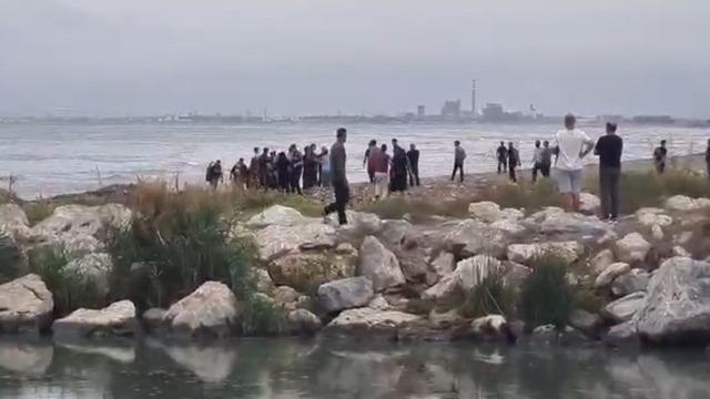 Mersin'den acı haber: Denize giren 3 gençten biri hayatını kaybetti