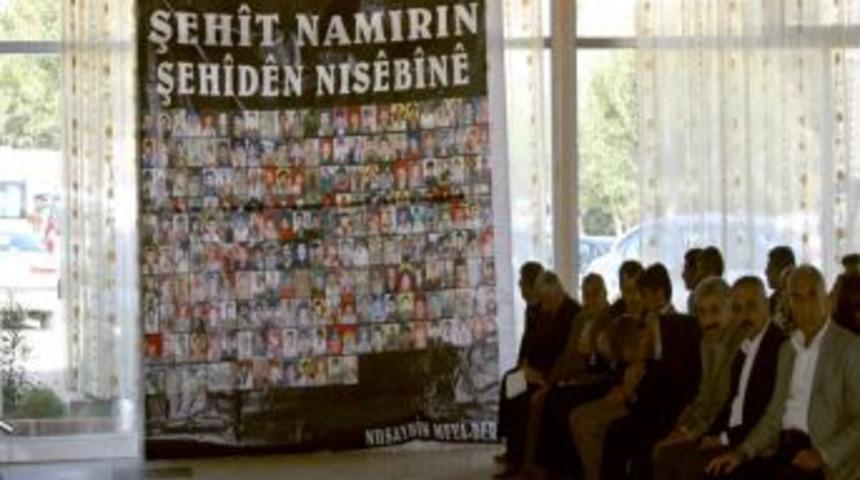 BDP kongresinde ter&ouml;ristlerin fotoğrafları baş k&ouml;şeye konuldu