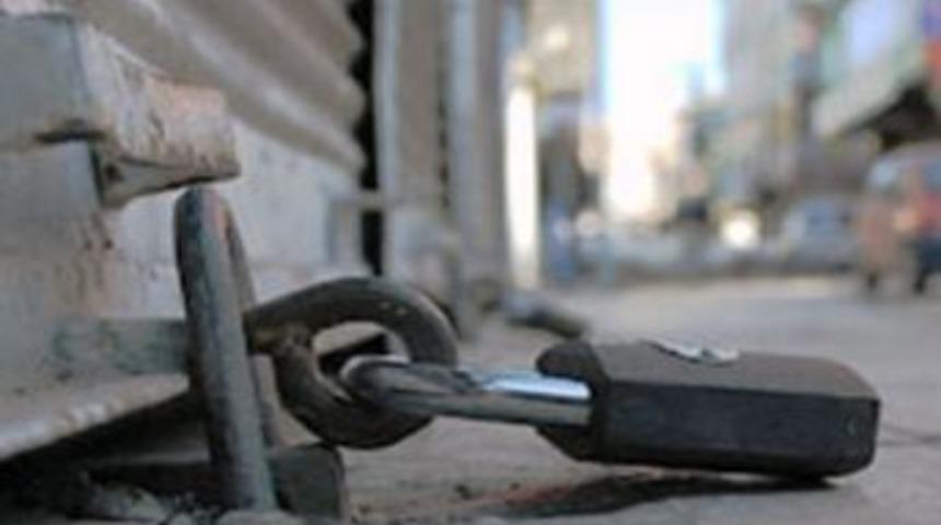 Suru&ccedil;&rsquo;ta ter&ouml;ristler tehditle kepenk kapattırdı