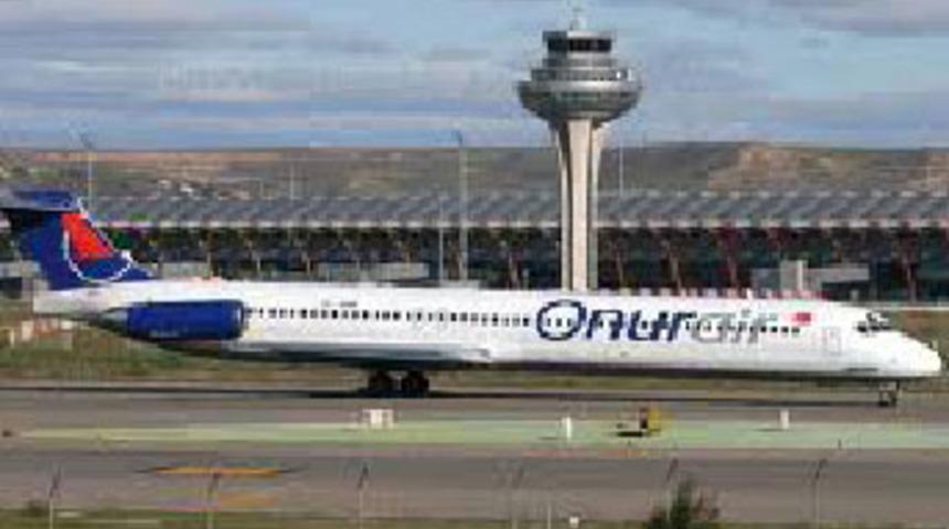 Yolcu u&ccedil;ağında kavga; 4 yaralı