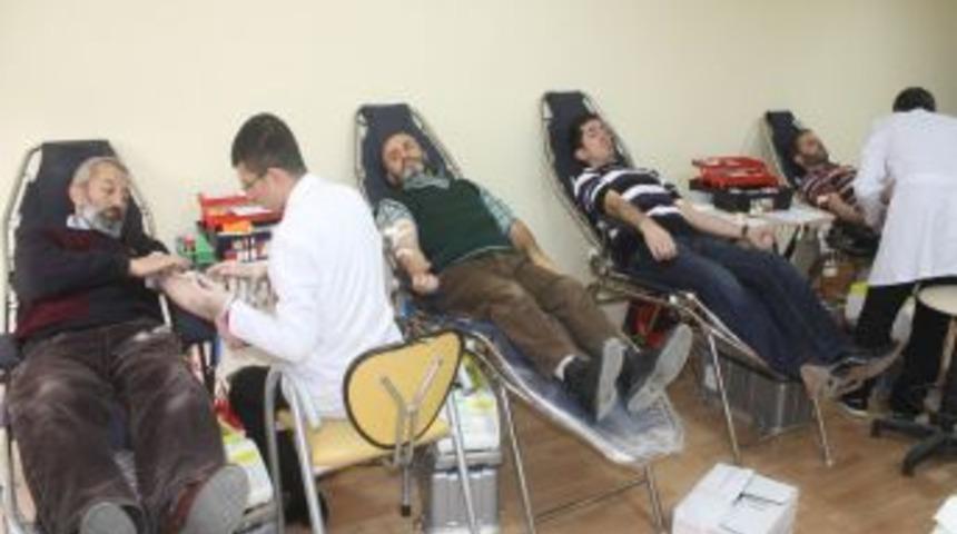 Van’daki depremzede vatandaşlar için Samsun’da kan bağışı kampanyası