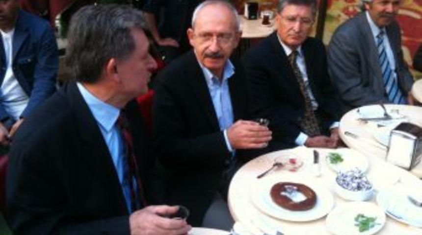 Kılı&ccedil;daroğlu patlamanın olduğu Kumrular Sokak'ta esnafı ziyaret etti