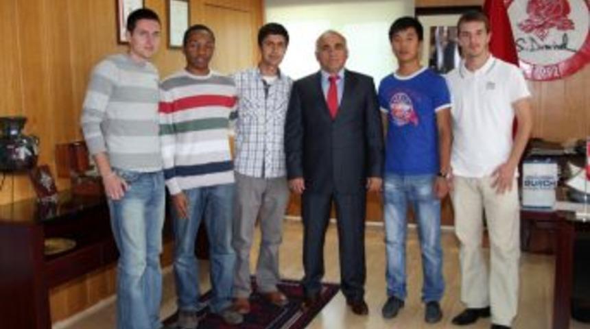 &Uuml;niversiteler d&uuml;nya barışına katkı sağlıyor