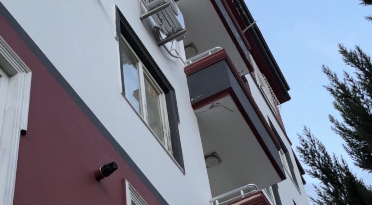 Gaziantep te aile faciası: Anne, baba ve 5 yaşındaki &ccedil;ocukları 2. kattan atladı 1