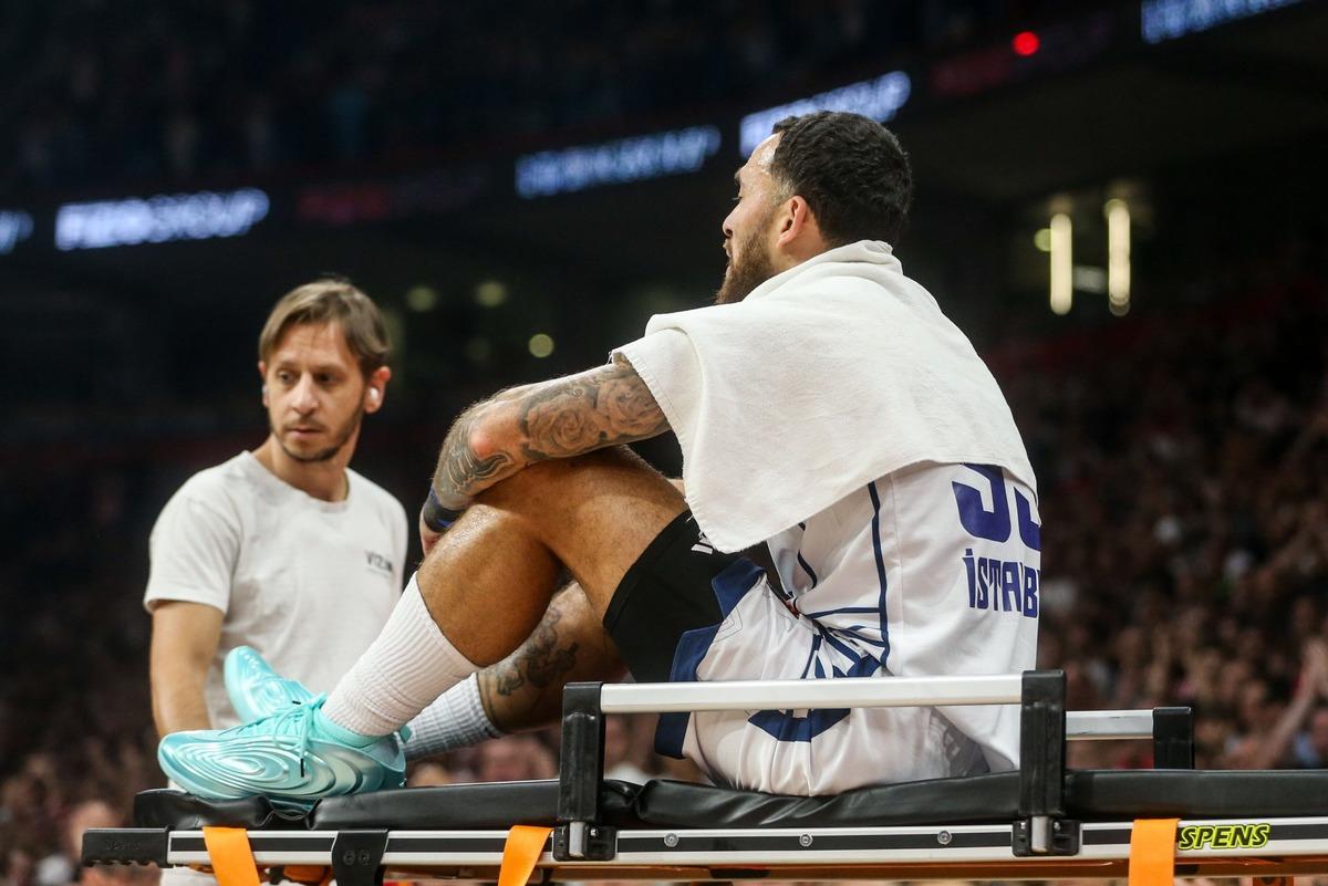 Anadolu Efes in yıldızı Mike James sezonu kapattı! 3