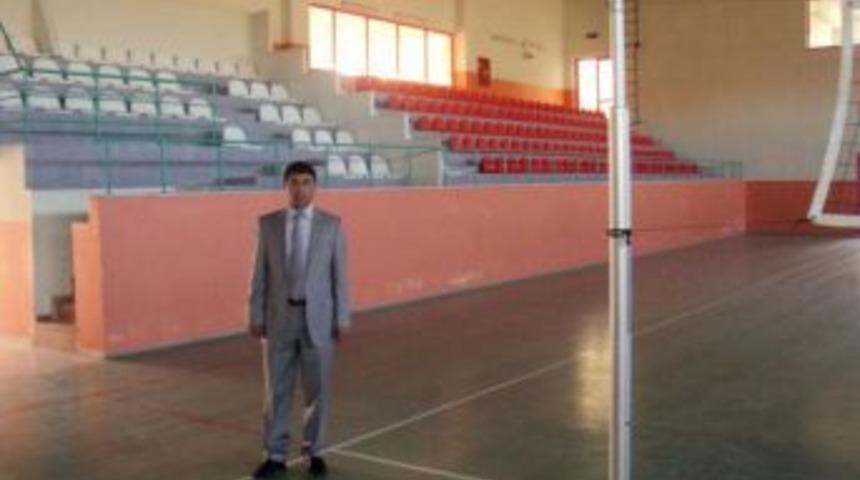 Sarıkaya kapalı spor salonu ilgi bekliyor