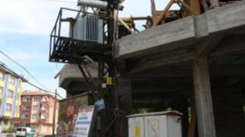 Trafo nakledilmeyince inşaat yarım kaldı