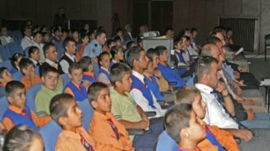 Siirt polisinden g&uuml;venli yolculuk toplantısı