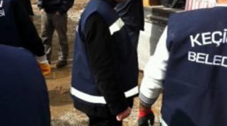 Ke&ccedil;i&ouml;ren Belediyesi'nin yardımları Erciş'e ulaştı