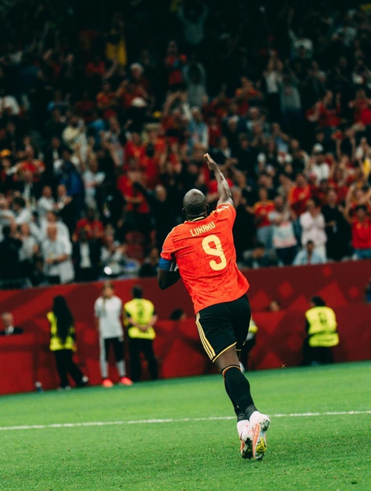 Fenerbah&ccedil;e nin golc&uuml;s&uuml; Lukaku T&uuml;rkiye yi boş ge&ccedil;medi! Bir ilki yaşadı 1
