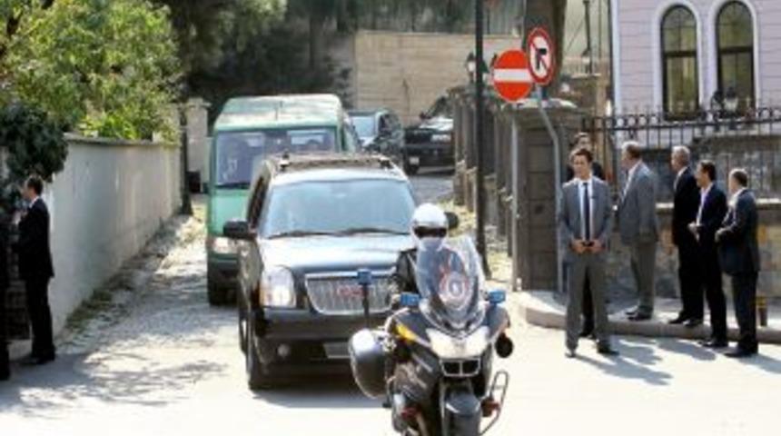 Başbakan'ın evinde taziye hareketliliği devam ediyor