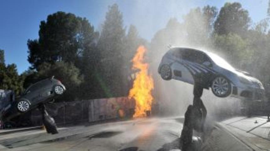 Meclis &uuml;yeleri UNİVERSAL St&uuml;dyoları'nda