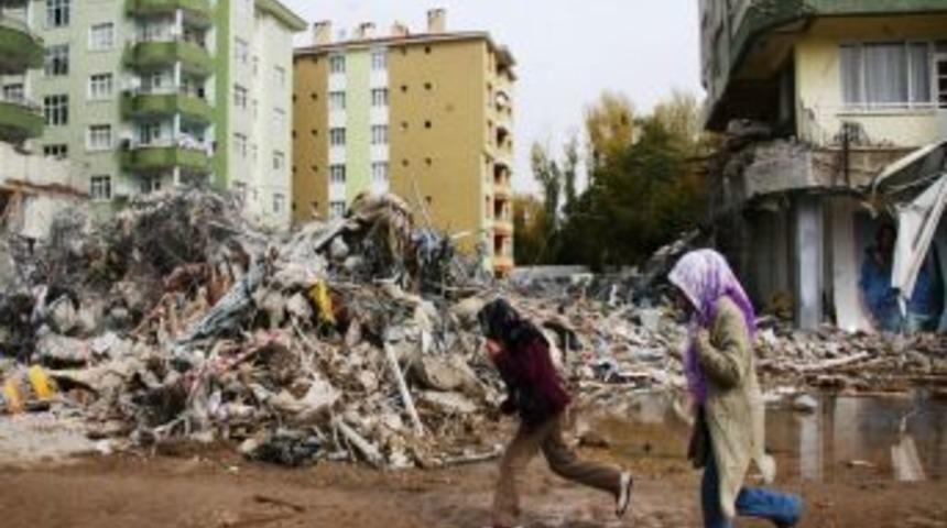 Depremde 155 &ccedil;ocuk yetim kaldı