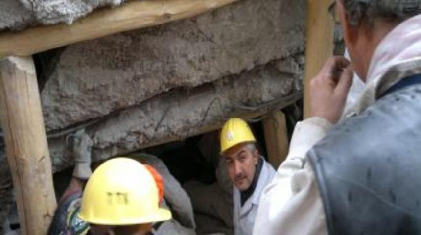 Van depreminin g&ouml;r&uuml;nmeyen kahramanları