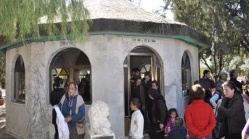 Elif Ana'yı anma t&ouml;renlerinde Alevi-S&uuml;nni kardeşliği