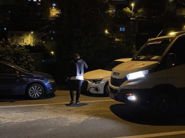 Sarıyer&rsquo;de hareketli anlar! Park halindeki 6 araca &ccedil;arptı