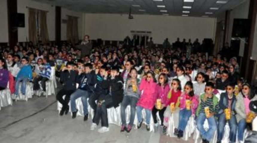 K&uuml;tahya polisinden &ccedil;ocuklara 3 boyutlu sinama keyfi