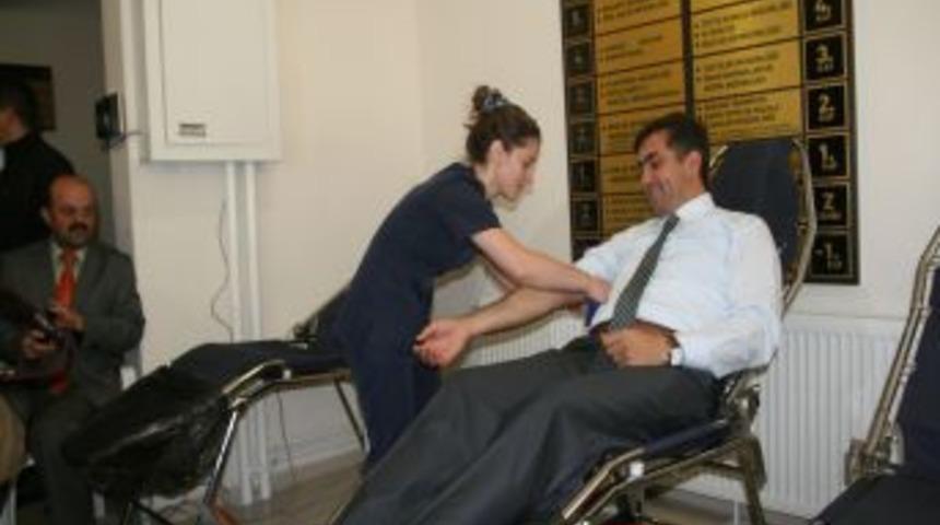 Meram Belediyesi'nden Van&rsquo;a kan bağışı desteği