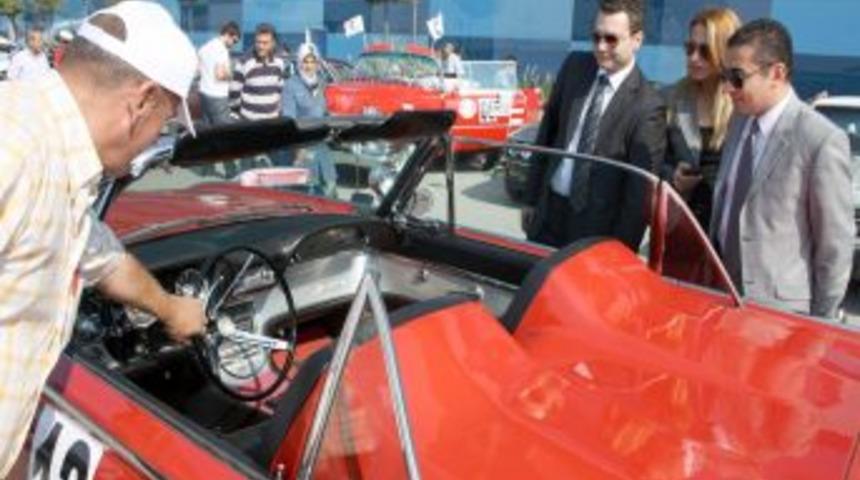Klasik otomobiller, kanser hastaları i&ccedil;in yola &ccedil;ıktı
