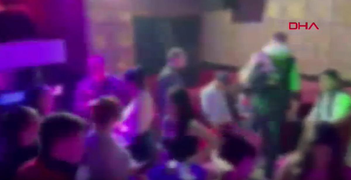 Beyoğlu nda gece kul&uuml;plerine operasyon! 20 işletme kapatıldı 1