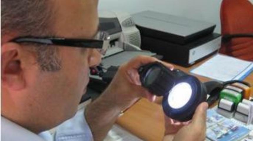 Polis, parmak izi merceğini geliştirerek delilleri daha net inceliyor