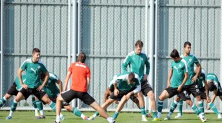 Bursaspor, g&uuml;nde &ccedil;ift antrenman yapıyor