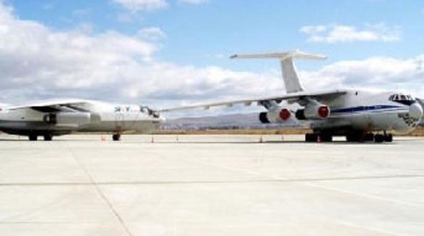 Yardım u&ccedil;akları &ccedil;arpıştı