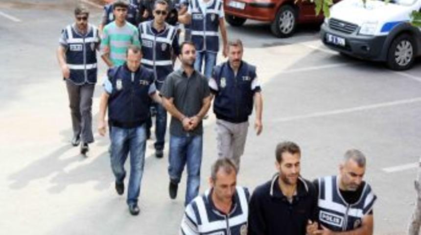 Ter&ouml;rist cenazesinde g&ouml;z altına alınanlardan 15'i tutuklandı