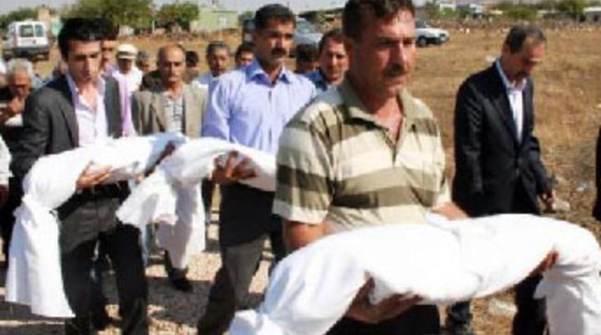 Yangında &ouml;len 3 kardeş yan yana defnedildi