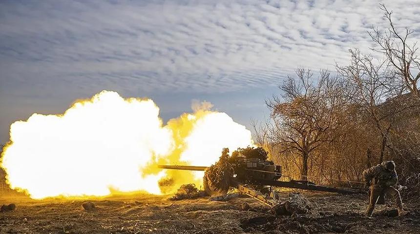Kiev Belediye Başkanı: Rus saldırısında Dinyeper Nehri &uuml;zerindeki k&ouml;pr&uuml; vuruldu