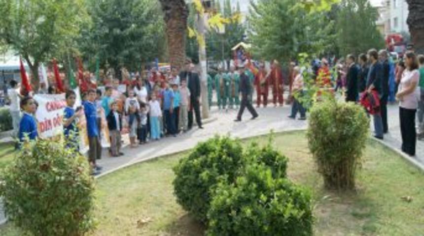 Kur'&acirc;n ziyafetiyle başlayan Camiler Haftası mehterle sona erdi