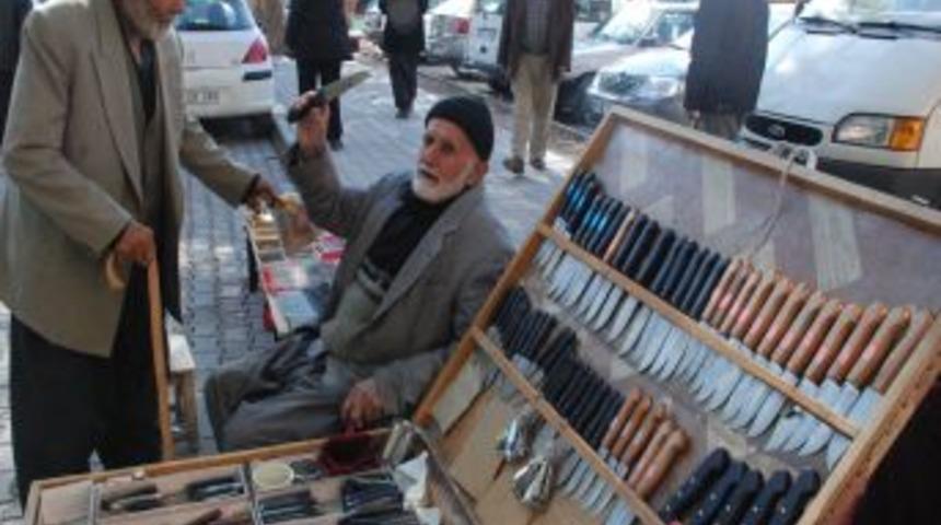 Kurbanlık bı&ccedil;aklar tezgaha &ccedil;ıktı