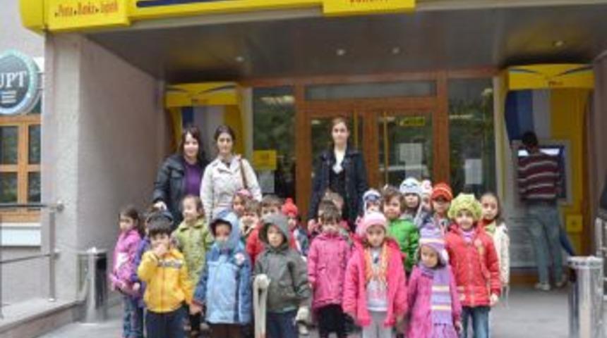 Anaokulu &ouml;ğrencileri ailelerine bayram kartı g&ouml;nderdi