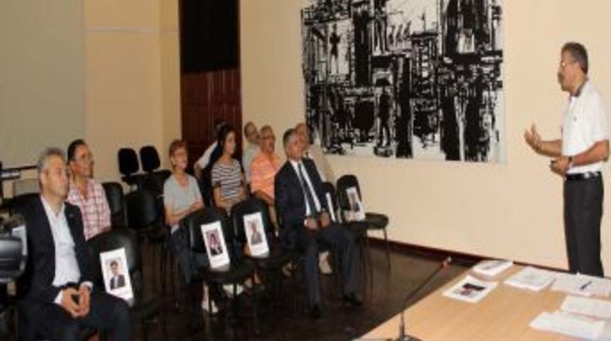 "Meclis &uuml;yelerinin belediye şirketlerinde g&ouml;rev alması yasal ve ahlaki değil"