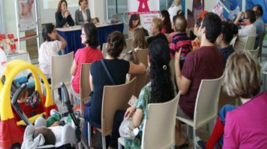 Annelerin “emzirme en doğal hakkı” konulu panel