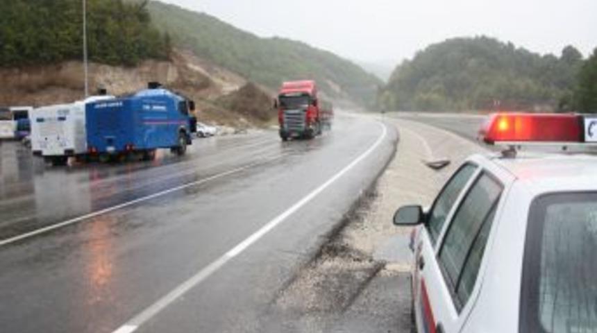 Mezitler&rsquo;de t&uuml;m ara&ccedil;lar didik didik aranıyor