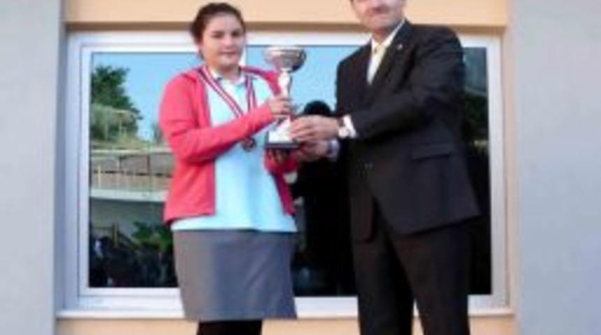 Yıldırımhanlı &ouml;ğrenci satran&ccedil;ta Cumhuriyet kupası aldı