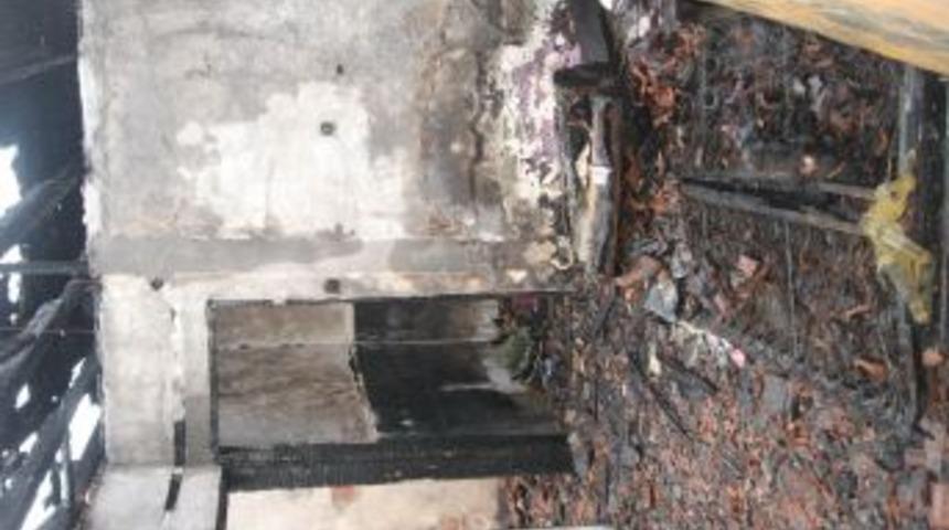 Sultangazi&rsquo;de gecekondu yangını: 7 &ouml;l&uuml;