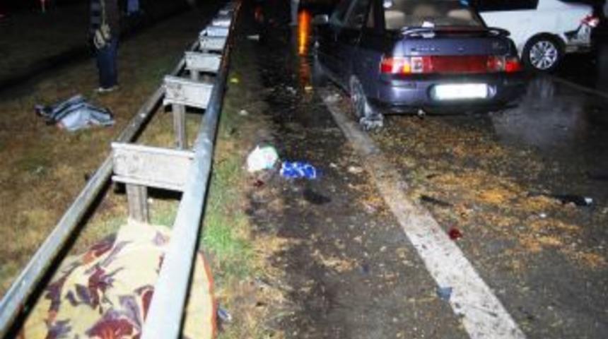 Teyze &ccedil;ocukları cenaze yolunda can verdi