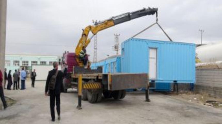 Batman'daki sel felaketinde kullanılan konteynerler Van'a g&ouml;nderiliyor