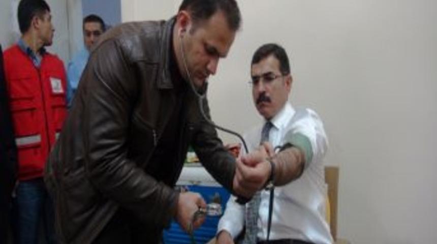 Batman polisinden kan bağışı kampanyasına destek