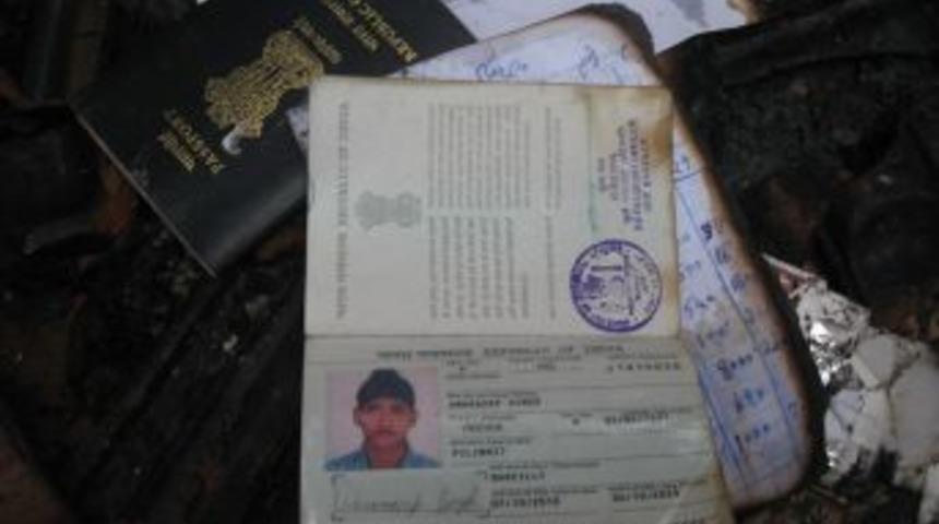 7 Kişinin &ouml;ld&uuml;ğ&uuml; evde pasaportlar bulundu